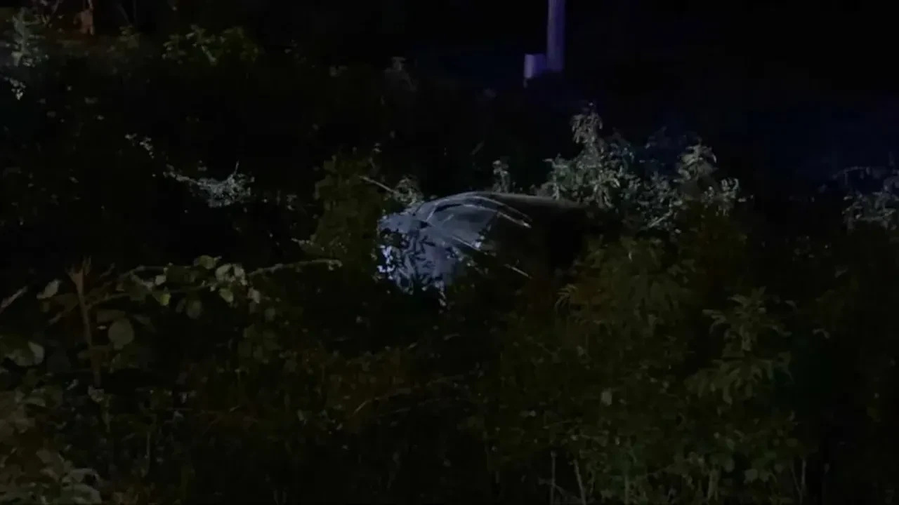 Samsun Çarşamba’da Trafik Kazası: Otomobil Yeşillik Alana Uçtu, 3 Yaralı