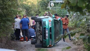 Trabzon Ortahisar'da Kontrolden Çıkıp Devrilen Otomobilin Sürücü Hastaneye Kaldırıldı