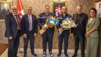 Havvanur'a Uluslararası Başarı İçin Tebrik ve Çiçek Töreni