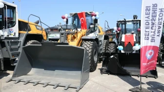Trabzon Büyükşehir Belediyesi, 17 Yeni İş Makinesi ile Hizmet Ağına Güç Katıyor!