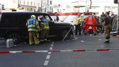 Almanya'da Araç Kalabalığın İçine Girdi: Çok Sayıda Yaralı Haftaya Damga Vurdu!